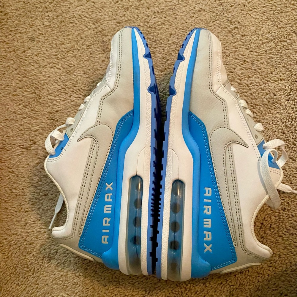 Nike White & Blue Air Max Sneakers with Visible Air Cushioning/lightly worn